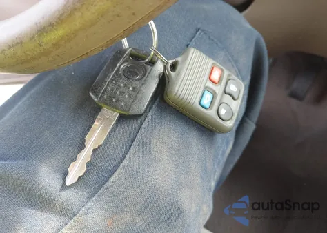 2004 Mercury Grand Marquis Gs z USA, uszkodzony, nr VIN 2MEFM74W44X683297